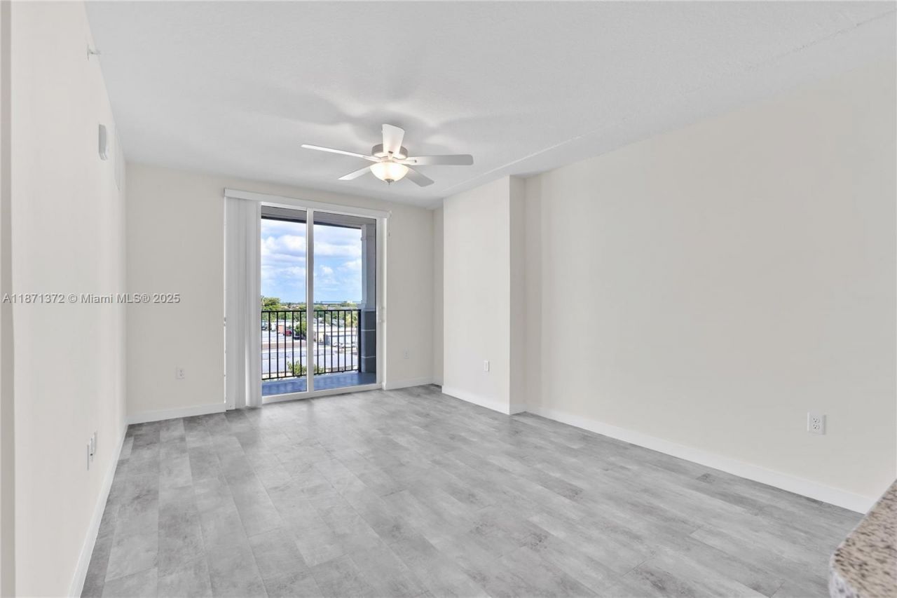 400 NW 112th Ave, Unit 818, Sweetwater, FL 33172 Photo