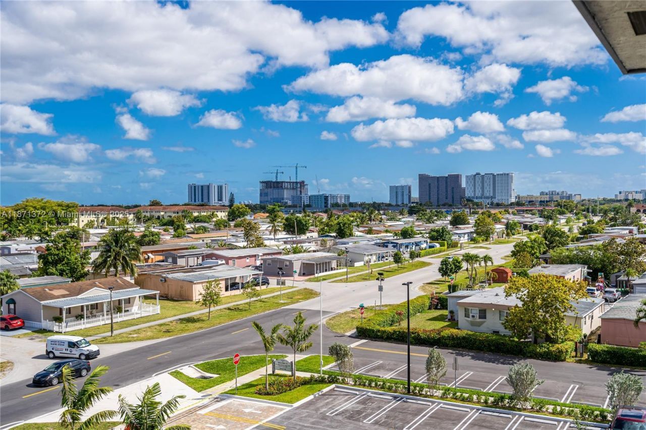 400 NW 112th Ave, Unit 818, Sweetwater, FL 33172 Photo