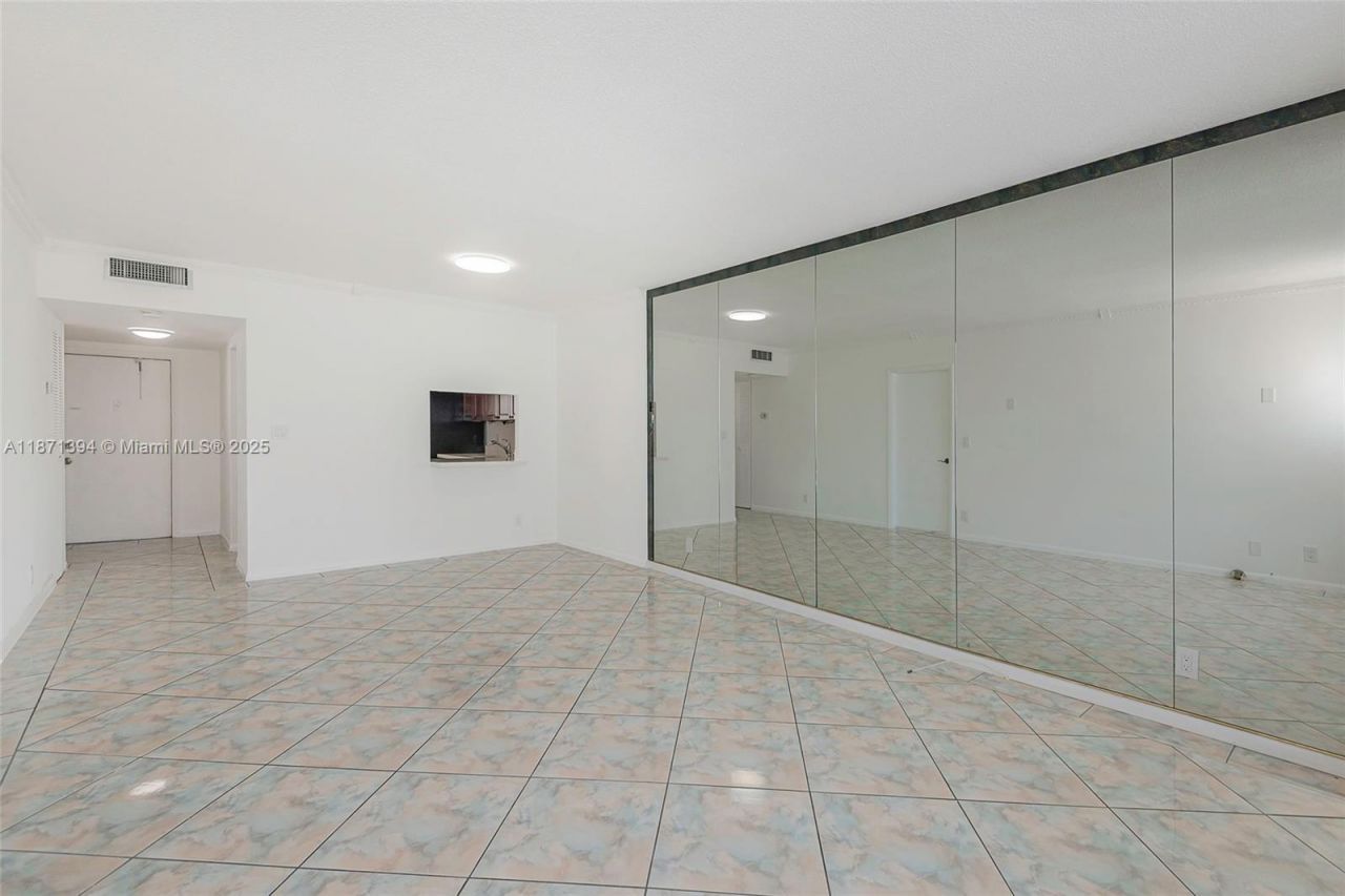 3181 S Ocean Dr, Unit 302, Hallandale Beach, FL 33009 Photo