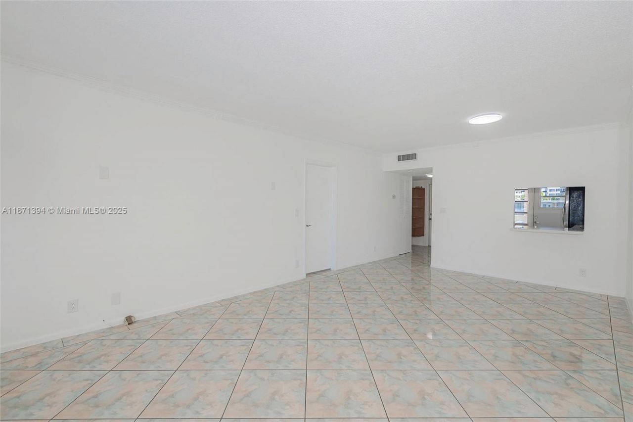 3181 S Ocean Dr, Unit 302, Hallandale Beach, FL 33009 Photo