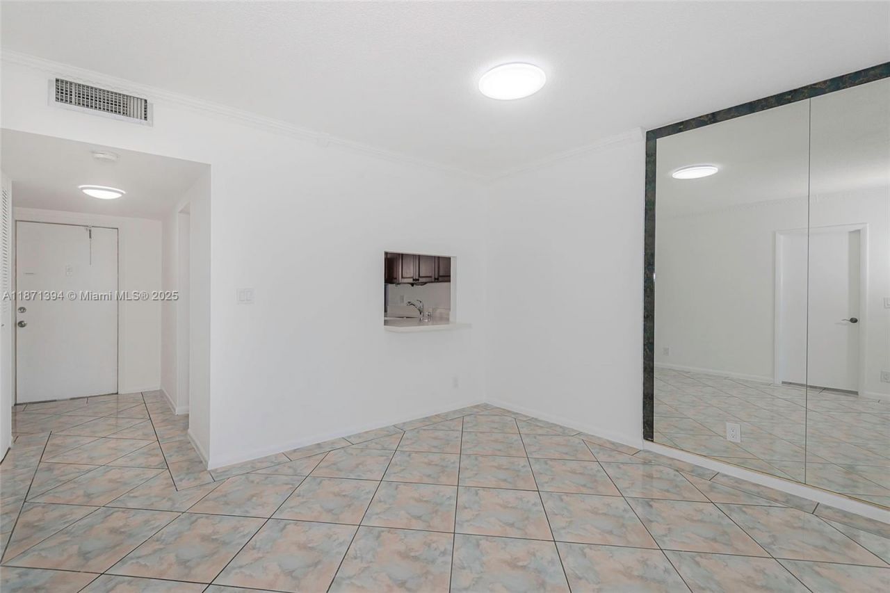 3181 S Ocean Dr, Unit 302, Hallandale Beach, FL 33009 Photo