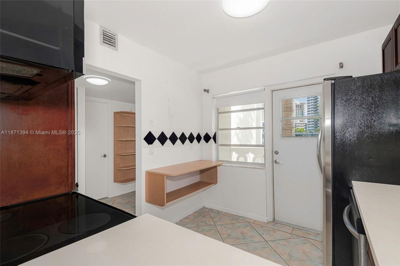 3181 S Ocean Dr, Unit 302, Hallandale Beach, FL 33009 Photo