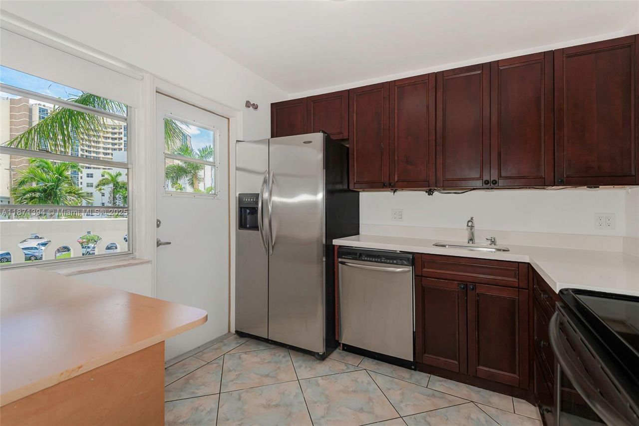 3181 S Ocean Dr, Unit 302, Hallandale Beach, FL 33009 Photo