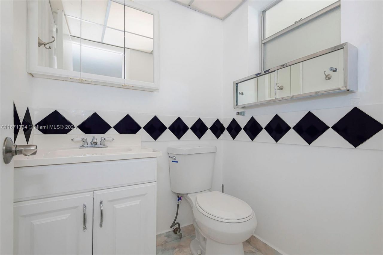 3181 S Ocean Dr, Unit 302, Hallandale Beach, FL 33009 Photo