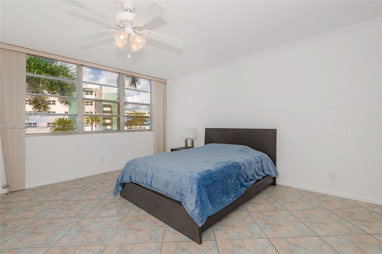 3181 S Ocean Dr, Unit 302, Hallandale Beach, FL 33009 Photo