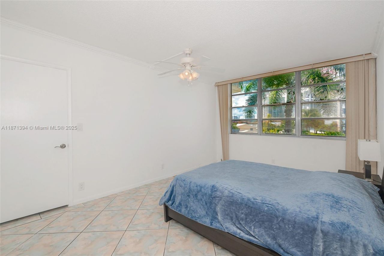 3181 S Ocean Dr, Unit 302, Hallandale Beach, FL 33009 Photo