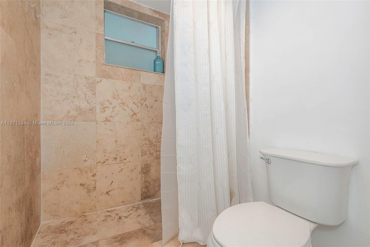 3181 S Ocean Dr, Unit 302, Hallandale Beach, FL 33009 Photo