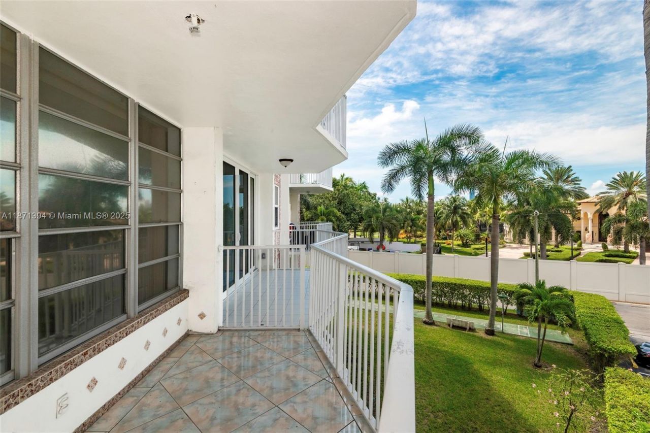 3181 S Ocean Dr, Unit 302, Hallandale Beach, FL 33009 Photo