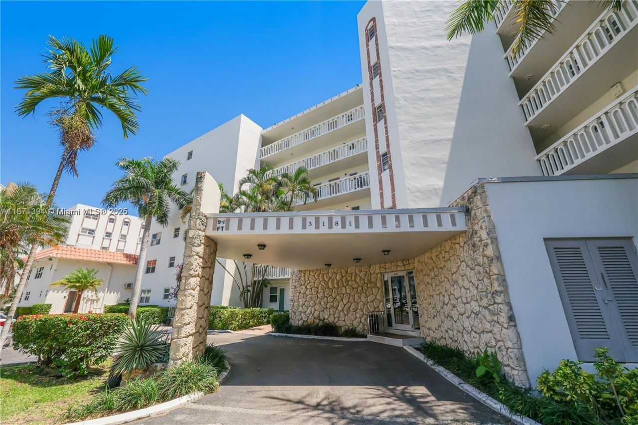 3181 S Ocean Dr, Unit 302, Hallandale Beach, FL 33009 Photo