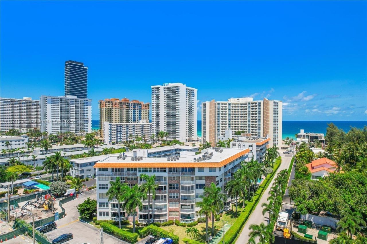 3181 S Ocean Dr, Unit 302, Hallandale Beach, FL 33009 Photo