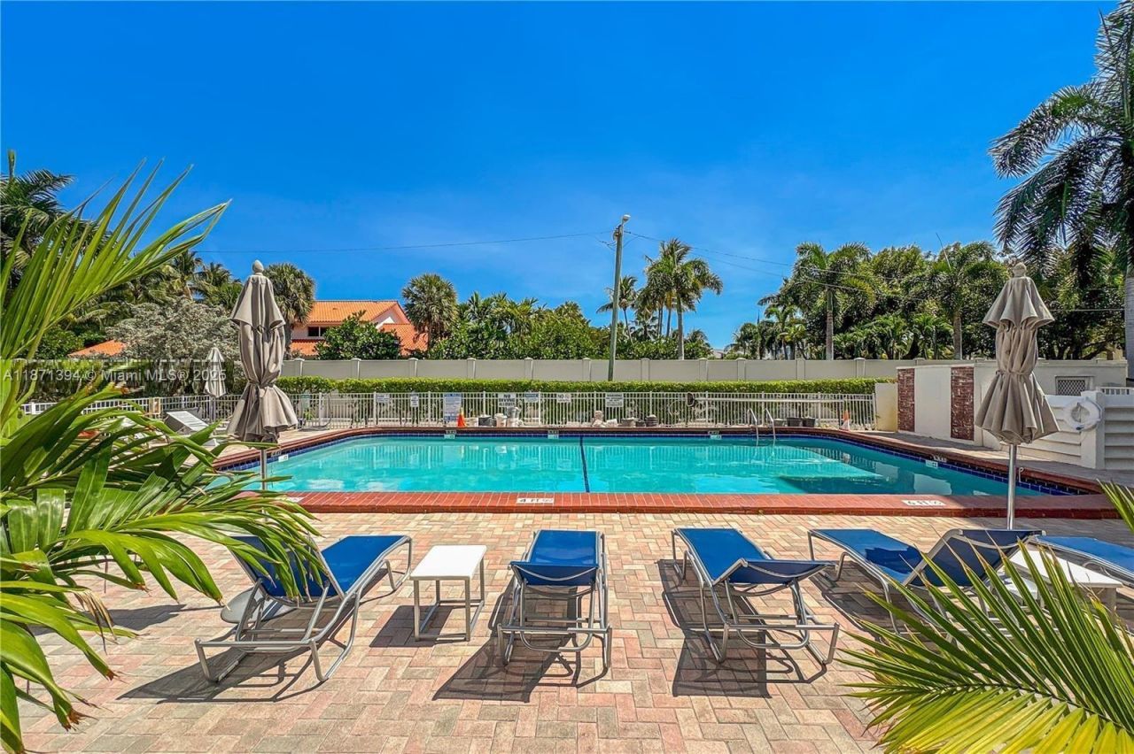 3181 S Ocean Dr, Unit 302, Hallandale Beach, FL 33009 Photo