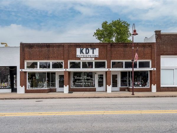 122,124 & 126 Main Street, Gentry, AR 72734