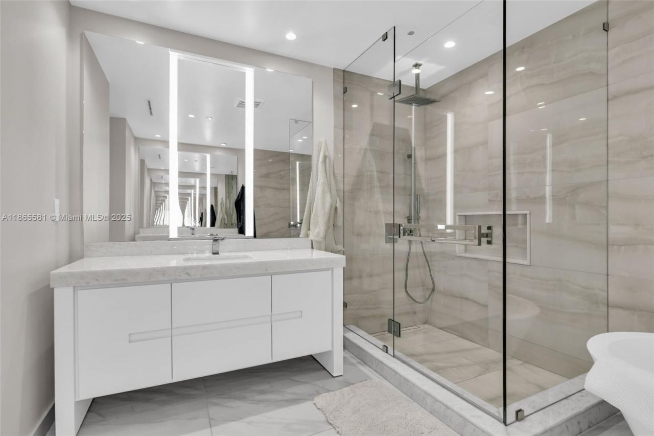 220 SE Mizner Blvd, Unit 414, Boca Raton, FL 33432 Photo