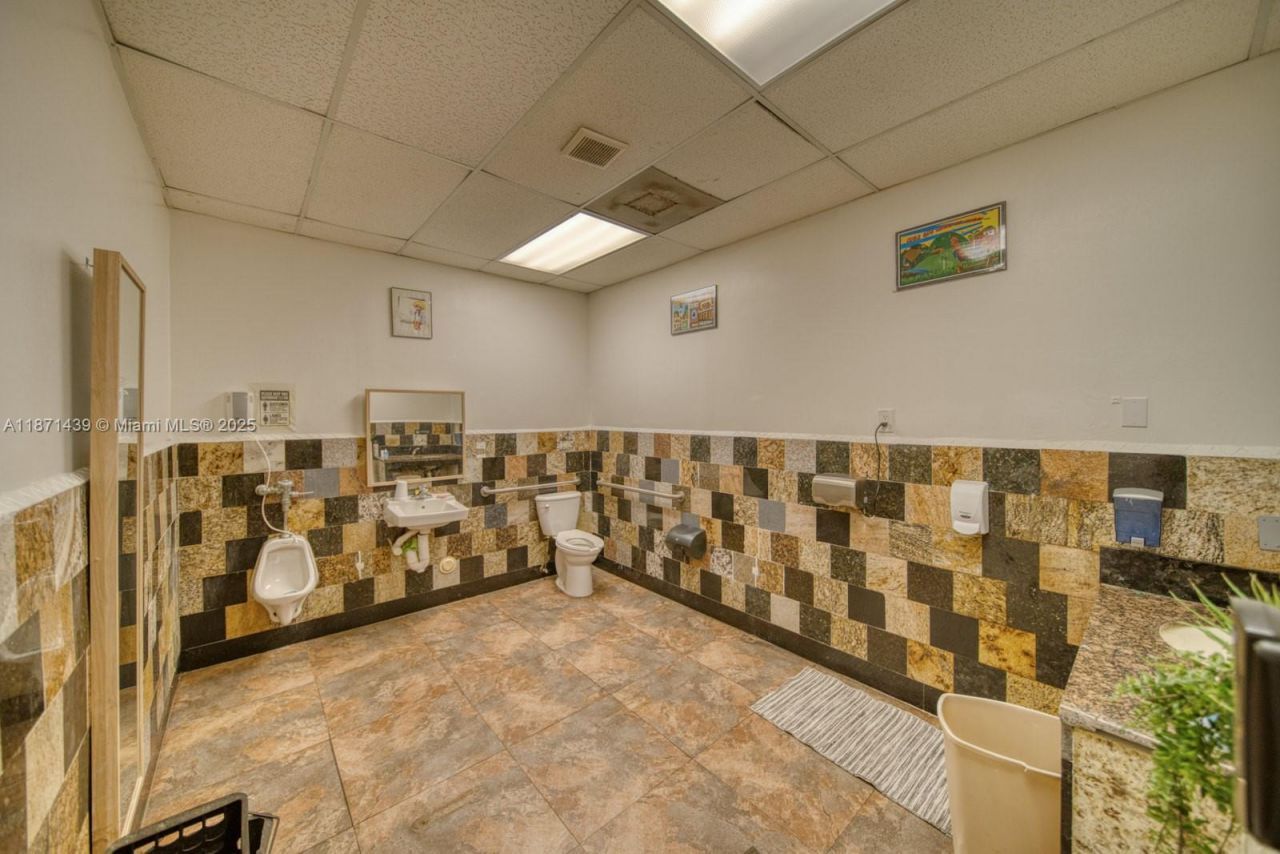 Turn-key Restaurant For Sale High Traffic Hialeah, Hialeah, FL 33010 Photo