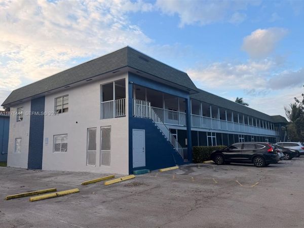 2905 Pierce St, Unit 17, Hollywood, FL 33020