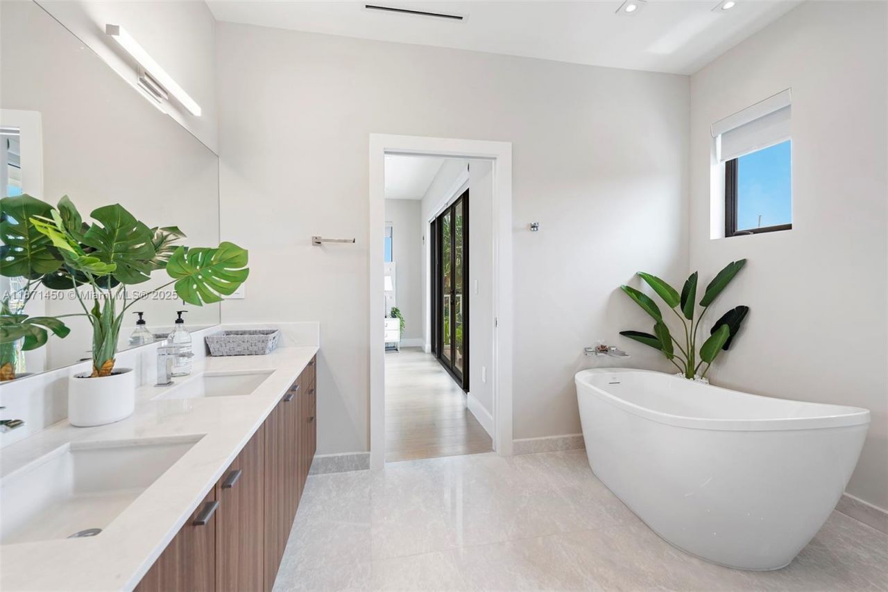 850 Washington St, Hollywood, FL 33019 Photo