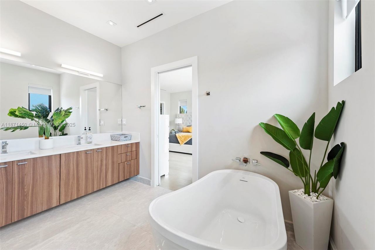 850 Washington St, Hollywood, FL 33019 Photo