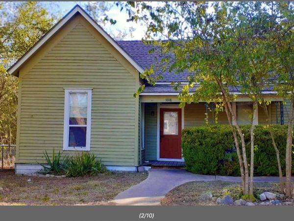 1008 Washburn ST, Taylor, TX 76574