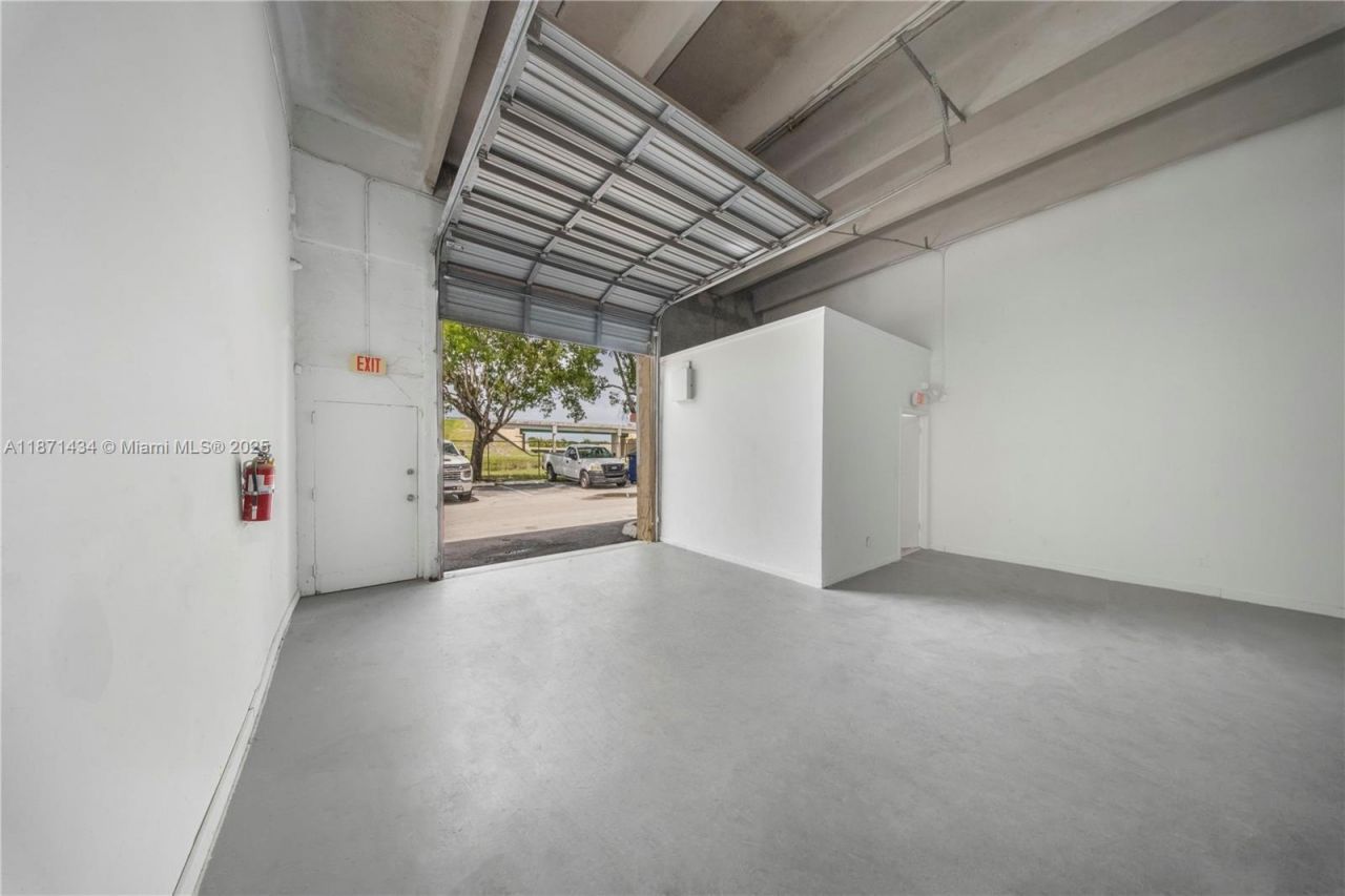 12300 SW 117 Ct, Miami, FL 33186 Photo