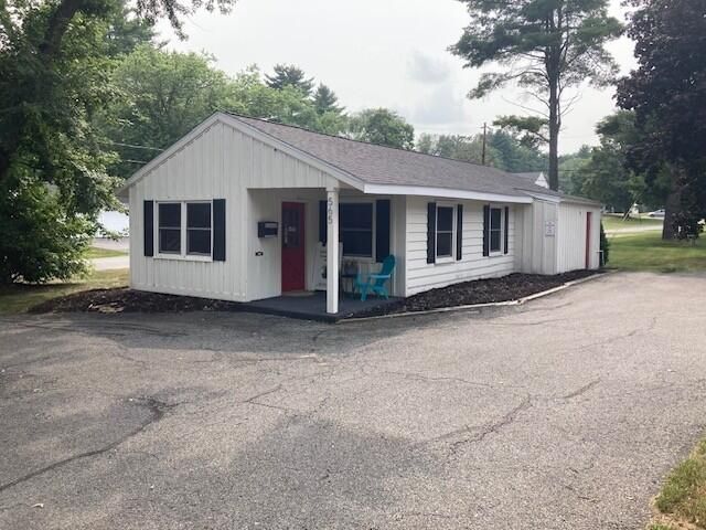 565 Bay Road, Queensbury, NY 12804 Main Photo