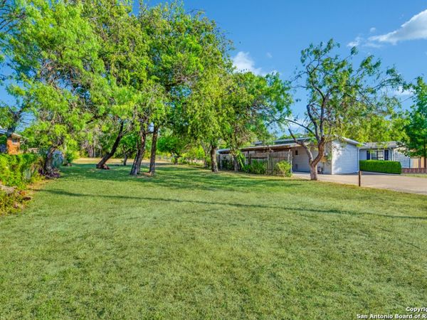 249 Bobbies Ln, San Antonio, TX 78201