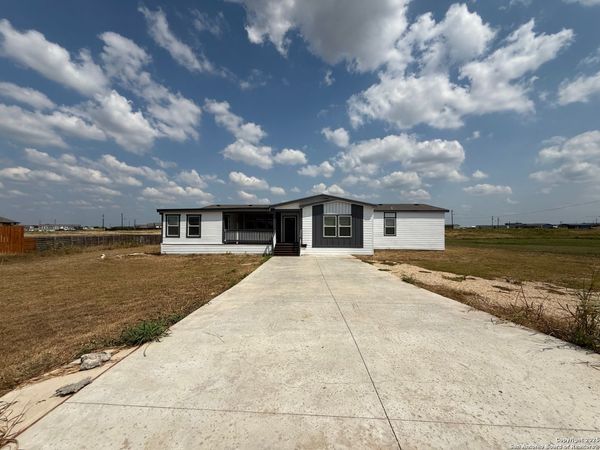 211 bianca, Del Valle, TX 78617