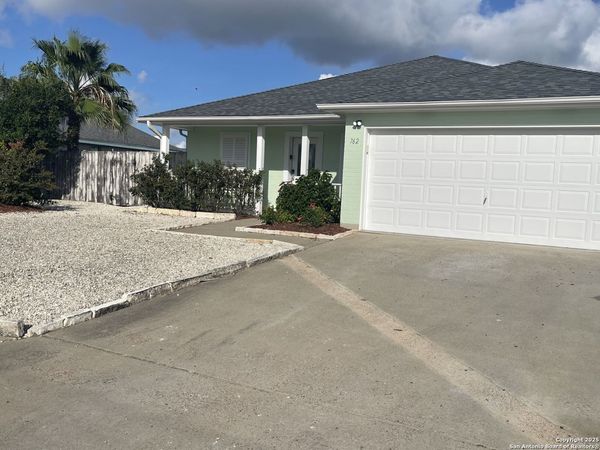 762 S Bay, Aransas Pass, TX 78336
