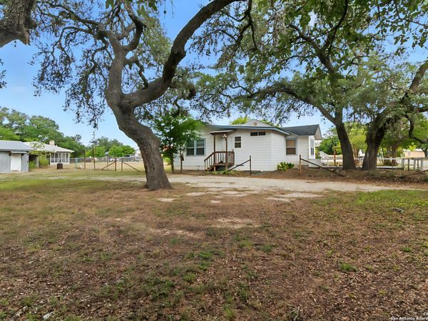 1221 mesquite, Blanco, TX 78606