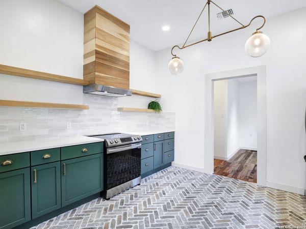 1613 N OLIVE ST, San Antonio, TX 78208