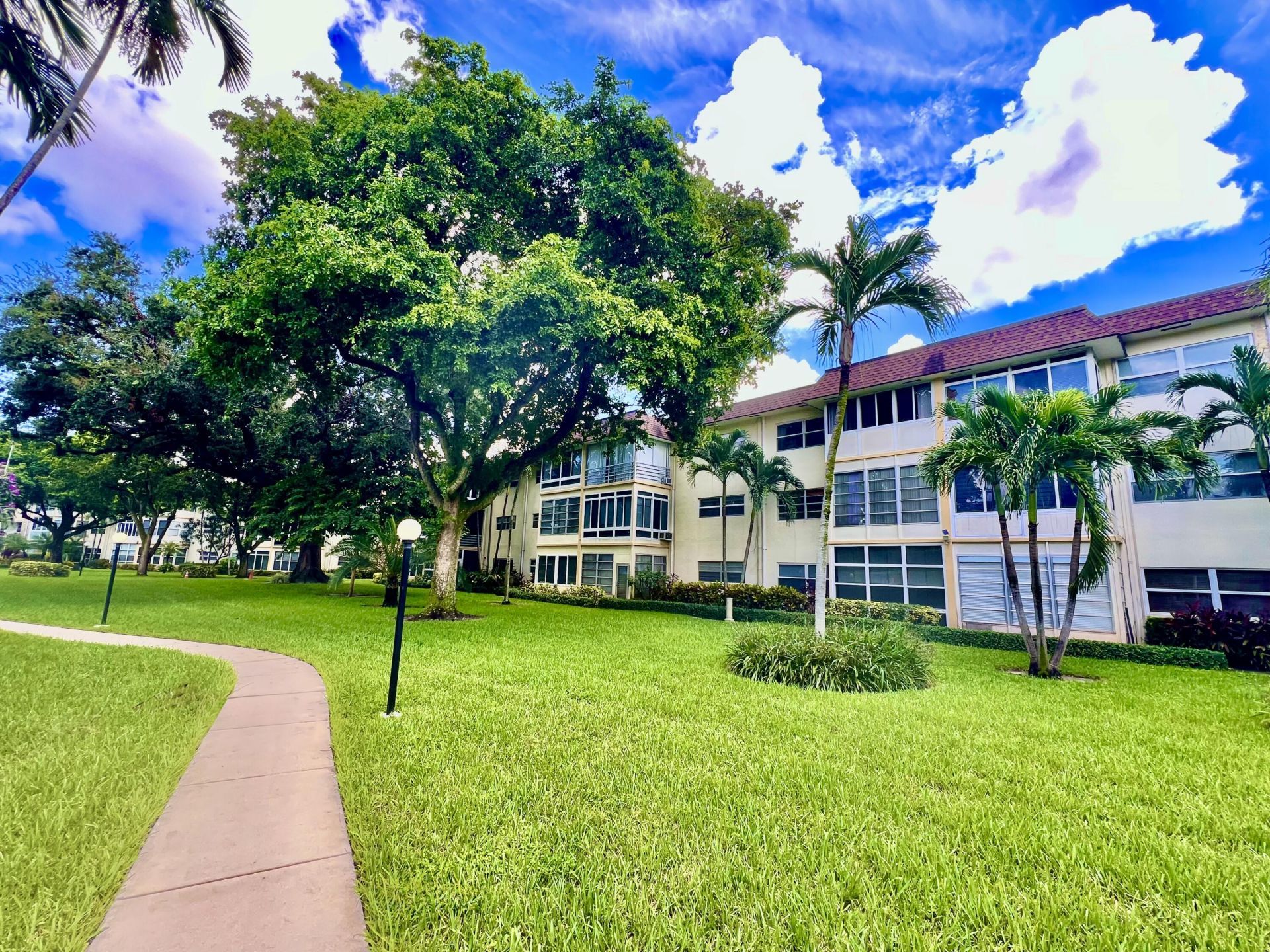 5121 W Oakland Park Boulevard, Unit 311, Lauderdale Lakes, FL 33313 Photo