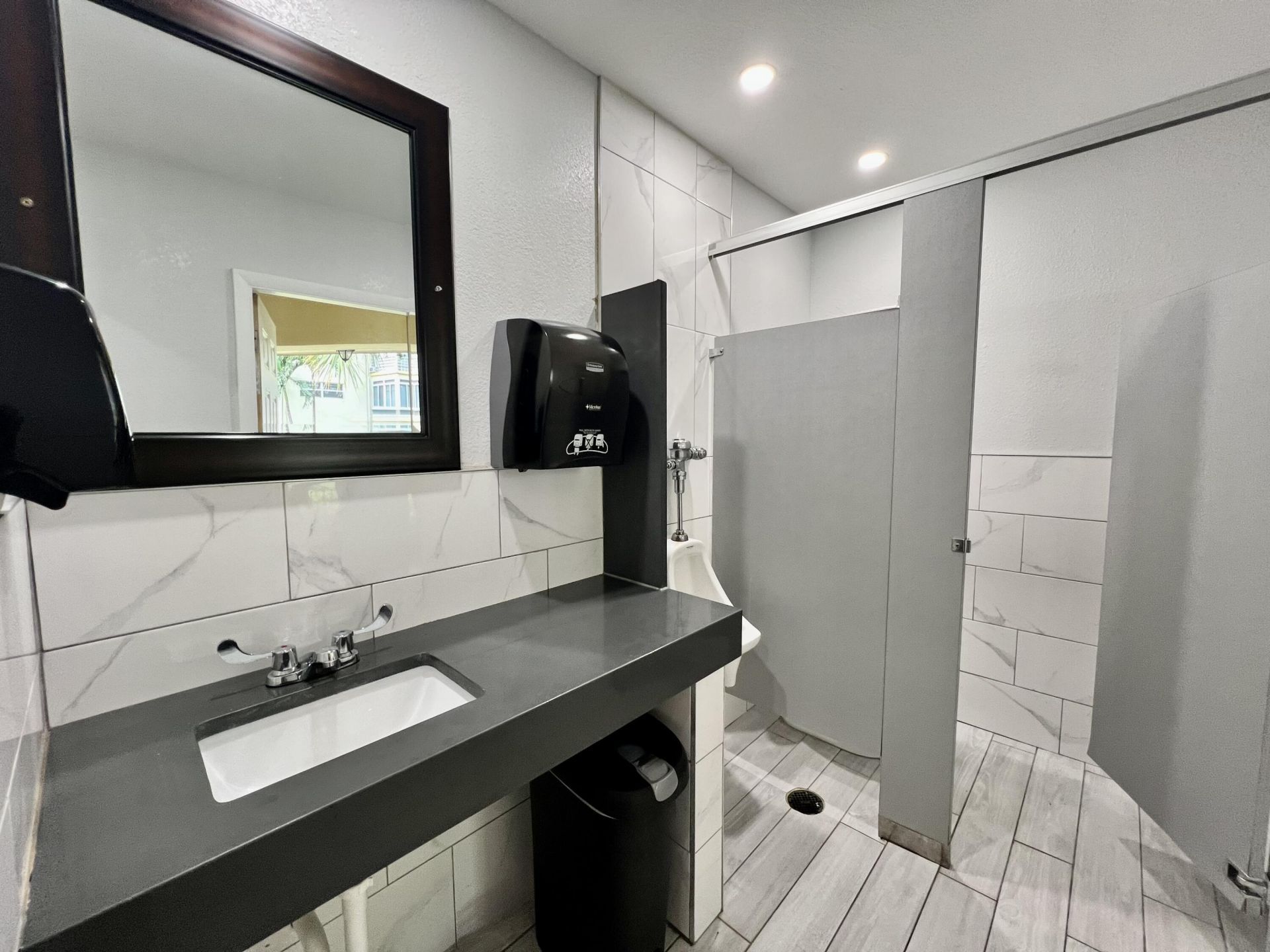 5121 W Oakland Park Boulevard, Unit 311, Lauderdale Lakes, FL 33313 Photo