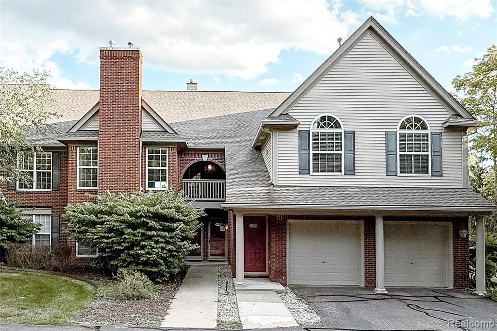 28560 Carlton Way Drive, Novi, MI 48377 Main Photo