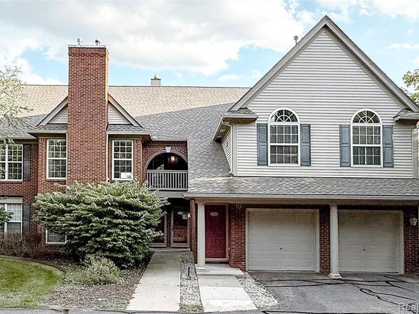 28560 Carlton Way Drive, Novi, MI 48377