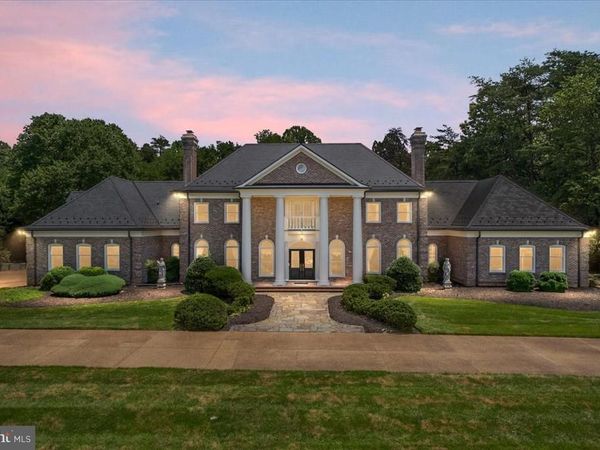 2401 OAKMONT COURT, OAKTON, VA 22124