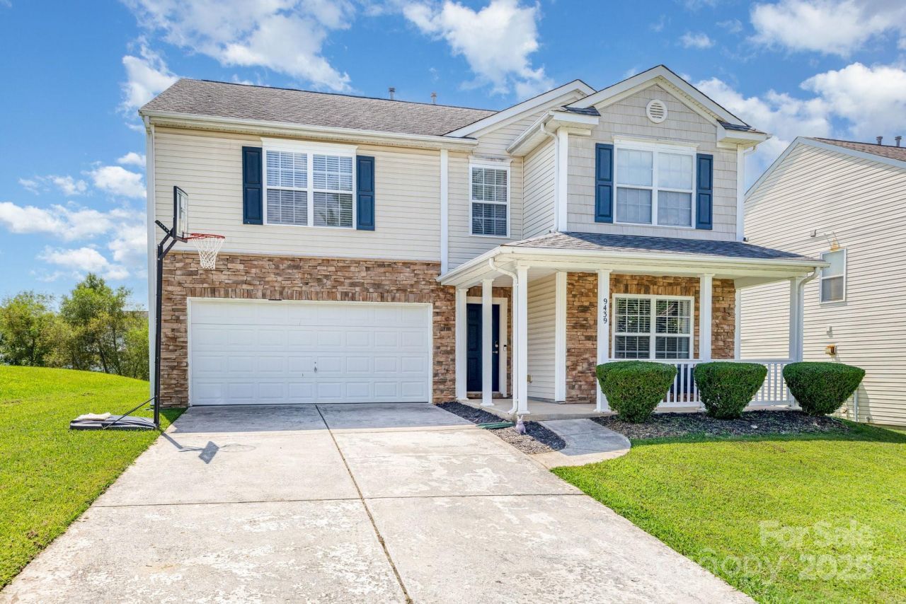 9439 Bayview Parkway, Charlotte, NC 28216 Main Photo