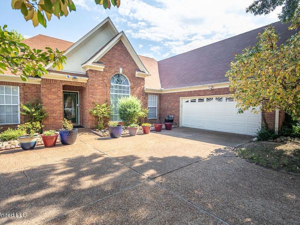 9218 Lakeside Drive, Olive Branch, MS 38654