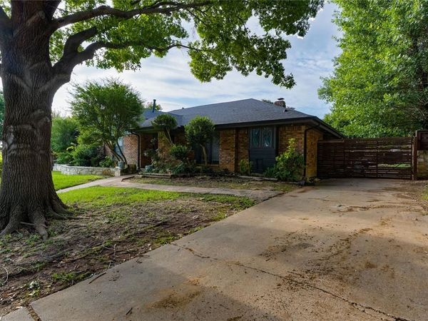 2201 Pebblebrook Court, Grand Prairie, TX 75050