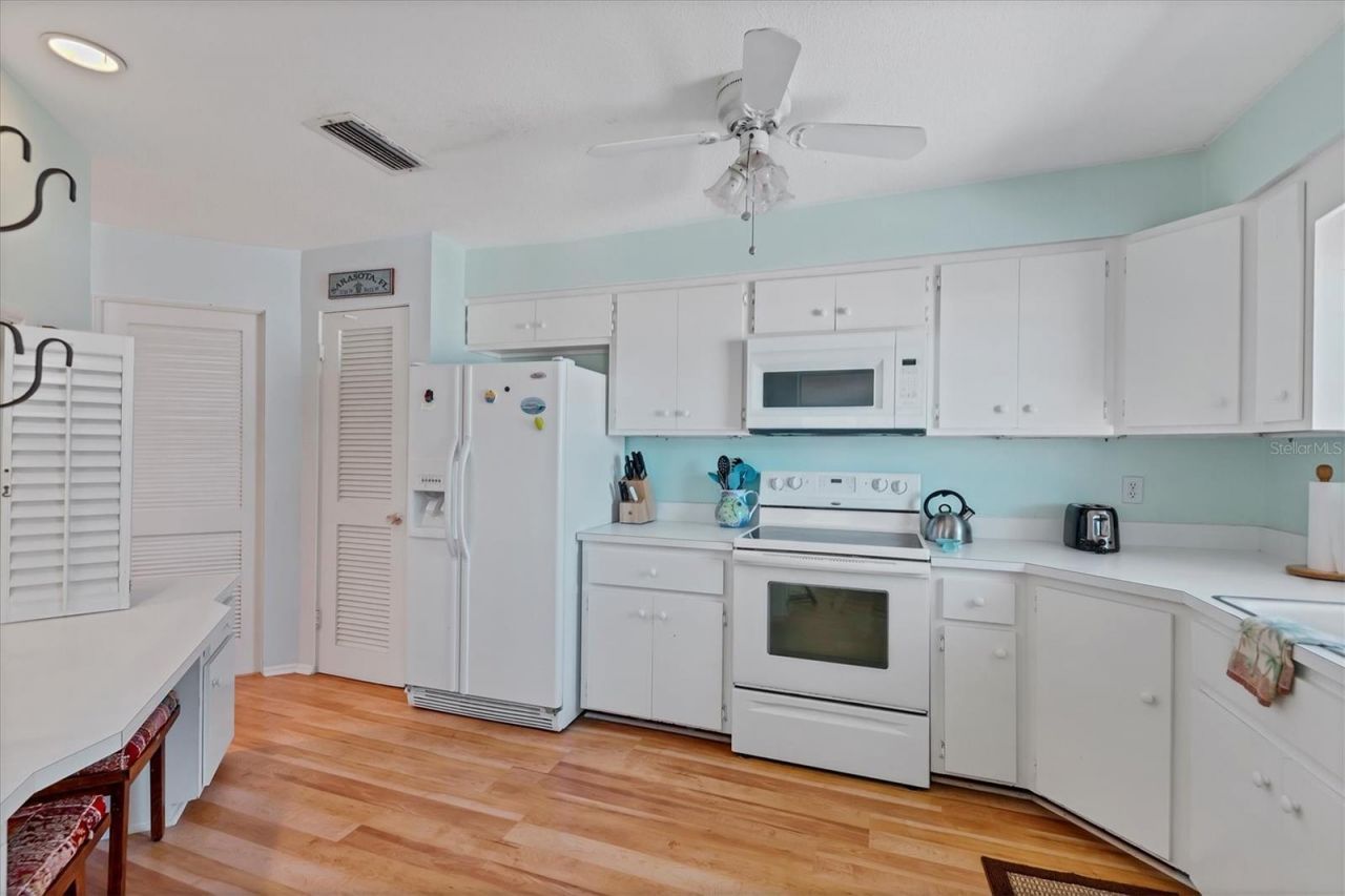 1336 Benjamin Franklin Drive, Unit F2, Sarasota, FL 34236 Photo