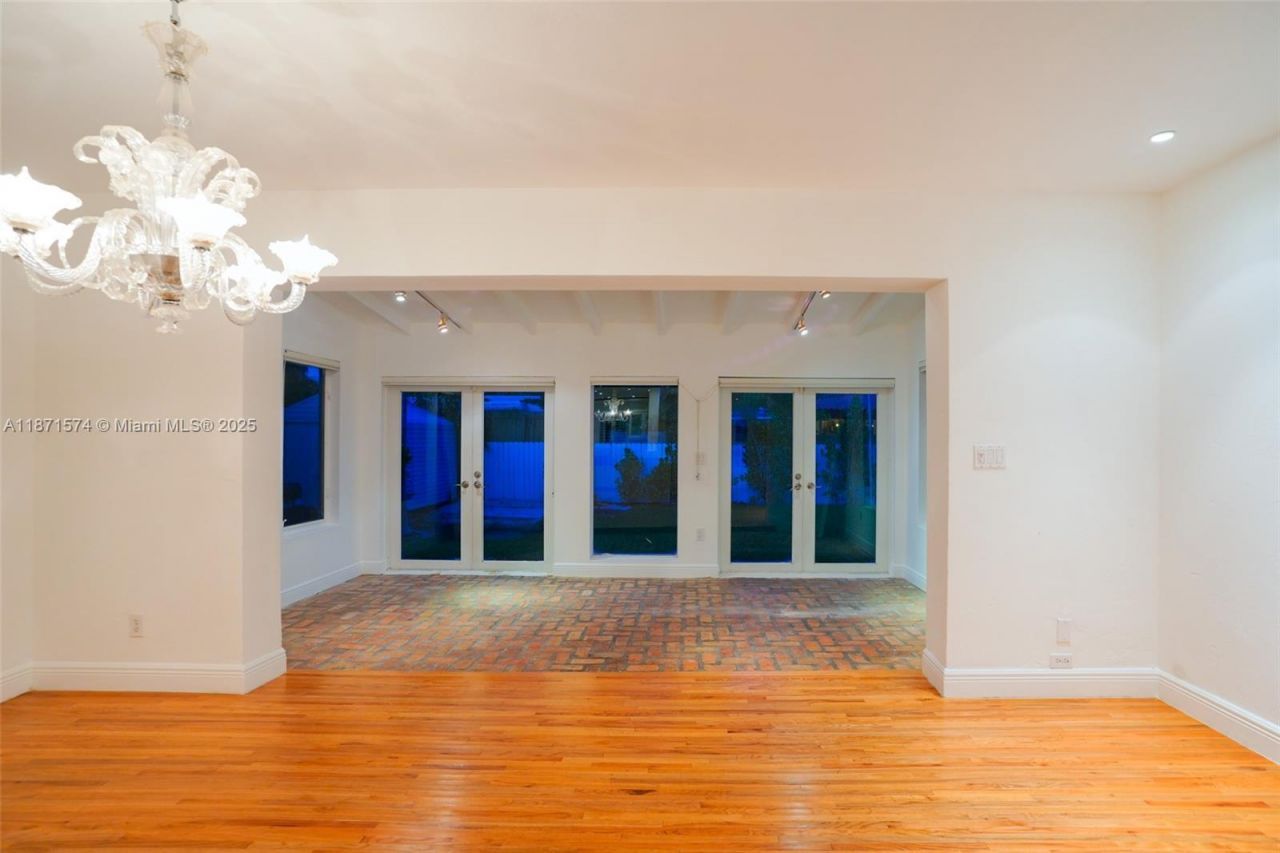 355 Redwood Ln, Key Biscayne, FL 33149 Photo