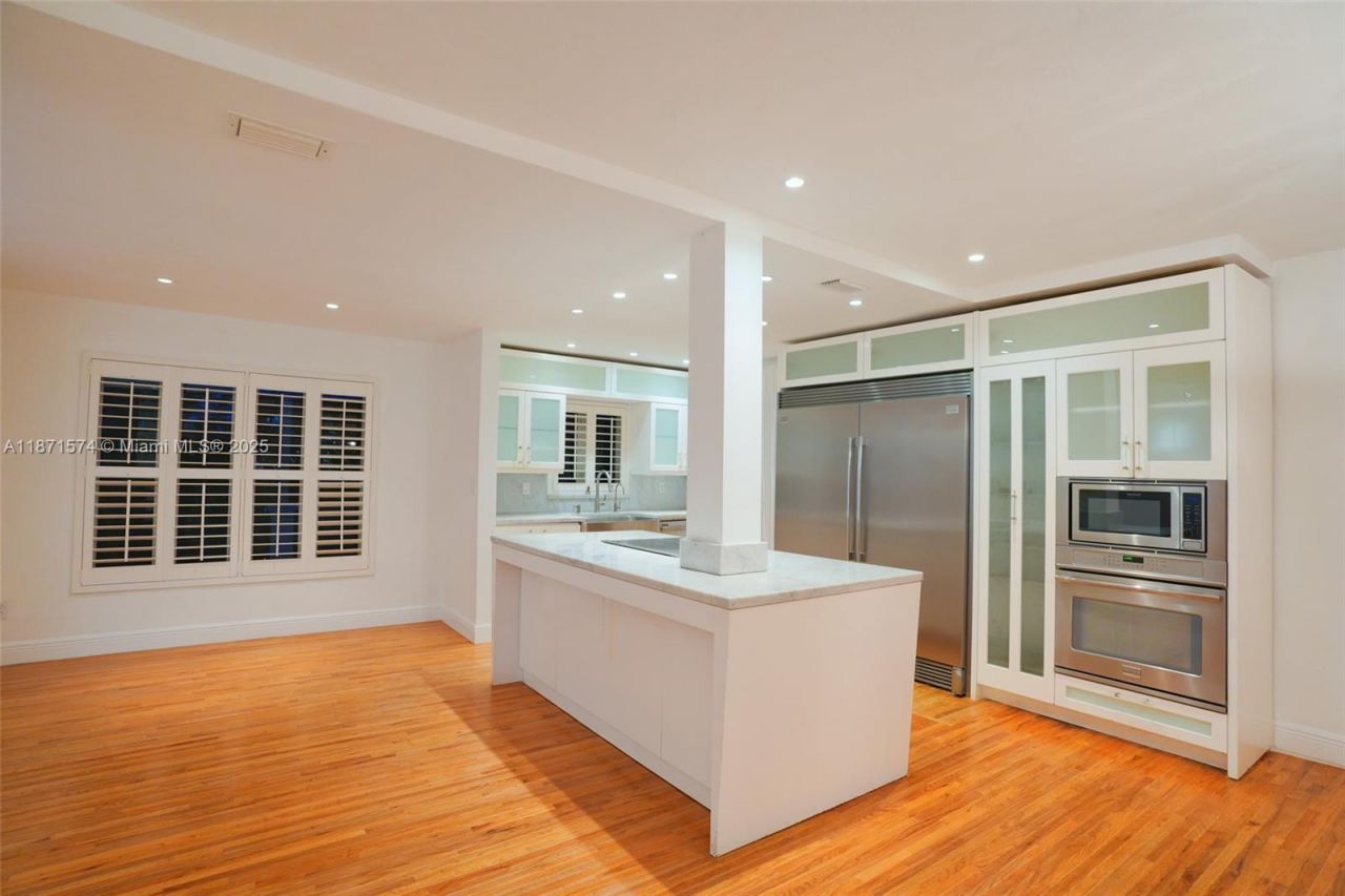 355 Redwood Ln, Key Biscayne, FL 33149 Photo