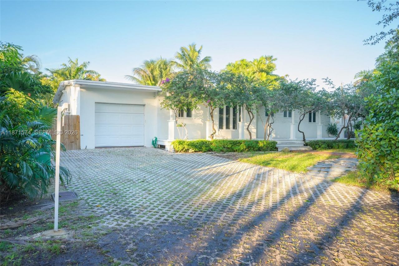 355 Redwood Ln, Key Biscayne, FL 33149 Photo