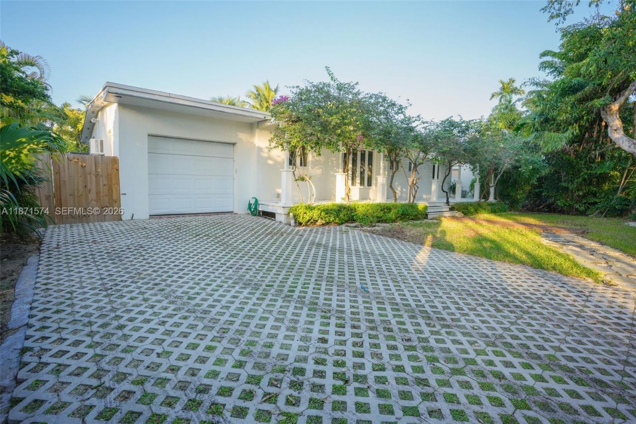 355 Redwood Ln, Key Biscayne, FL 33149 Photo