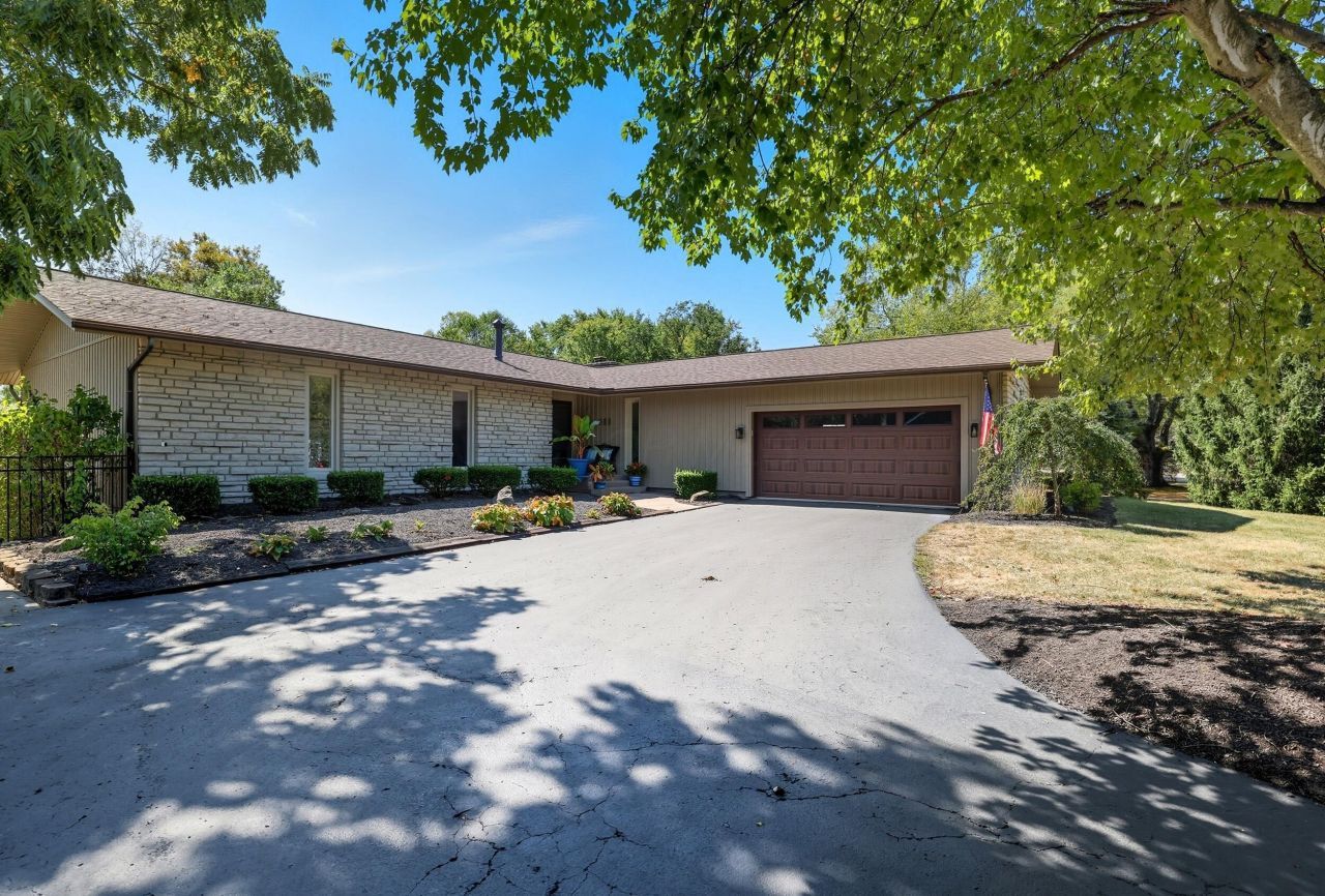 941 Clubview Boulevard S, Columbus, OH 43235 Main Photo