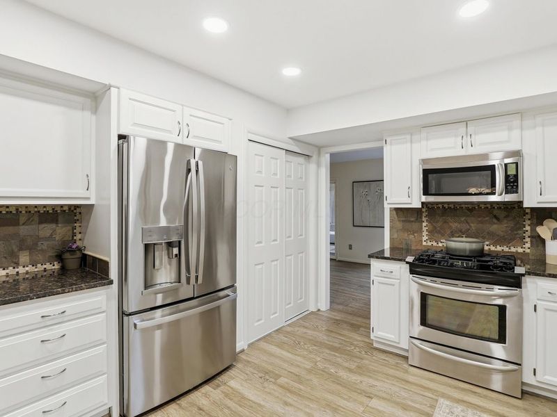 941 Clubview Boulevard S, Columbus, OH 43235 Photo 13