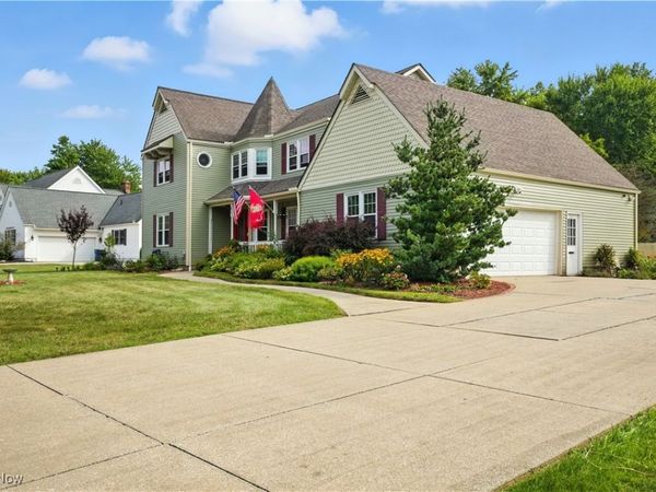 61 Lake Forest Drive, Hudson, OH 44236