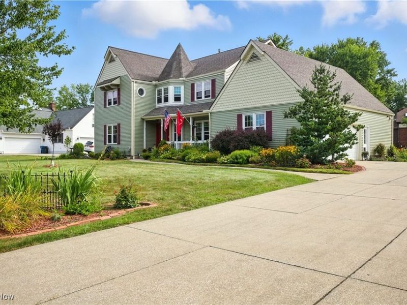 61 Lake Forest Drive, Hudson, OH 44236 Photo 2