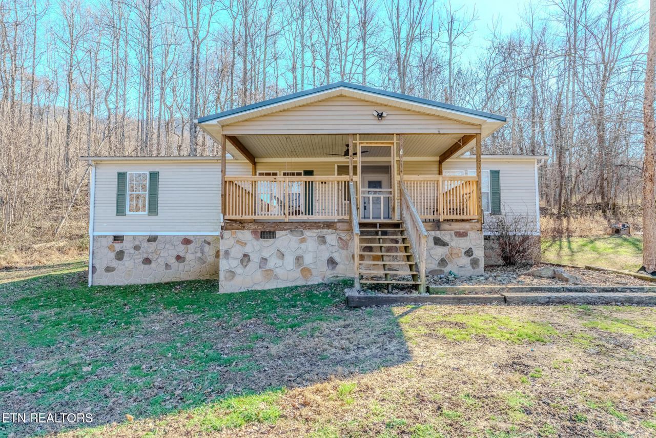 810 Layman Drive, Dandridge, TN 37725 Main Photo