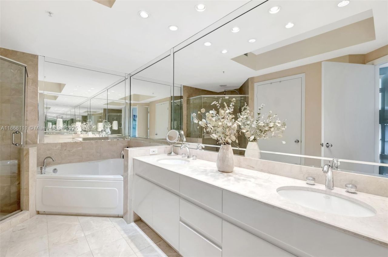 848 Brickell Key Dr, Unit 2605, Miami, FL 33131 Photo