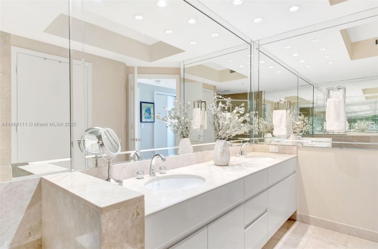 848 Brickell Key Dr, Unit 2605, Miami, FL 33131 Photo