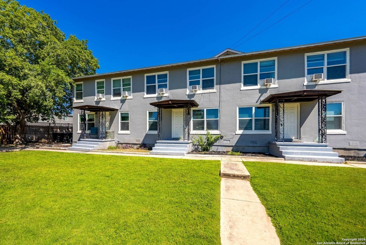 241 Deerwood Dr, San Antonio, TX 78209 Main Photo